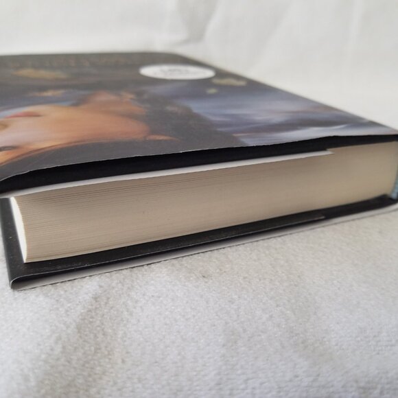 The Darkness Under the Water Au: Beth Kanell SGD Pub: 2008  ISBN: 9780763637194 - Picture 4 of 11